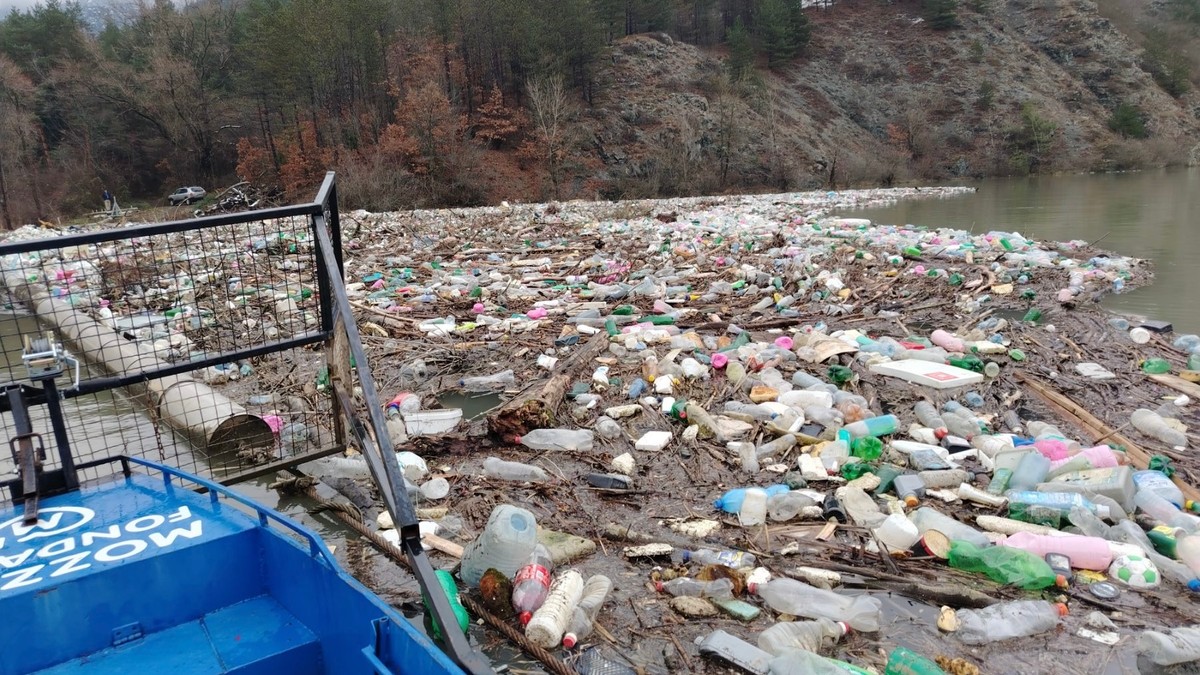 Smeće na reci Lim
