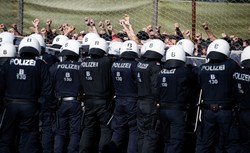 Austriackie wojsko i policja ćwiczą na granicy na wypadek napływu migrantów. Premier Słowenii: To niepotrzebna prowokacja