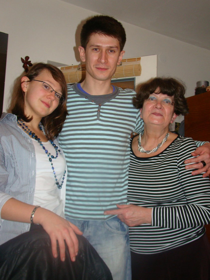 … Mariusz z mamą i Klaudią
