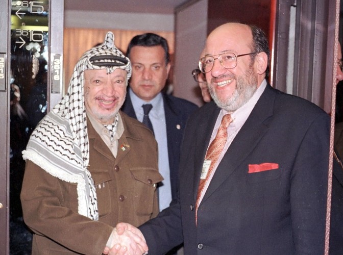 Jassir Arafat i Louis Michel, minister spraw zagranicznych Belgii