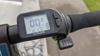 Soflow S06 im Test: E-Scooter zum 1&1-DSL-/Handy-Vertrag | TechStage