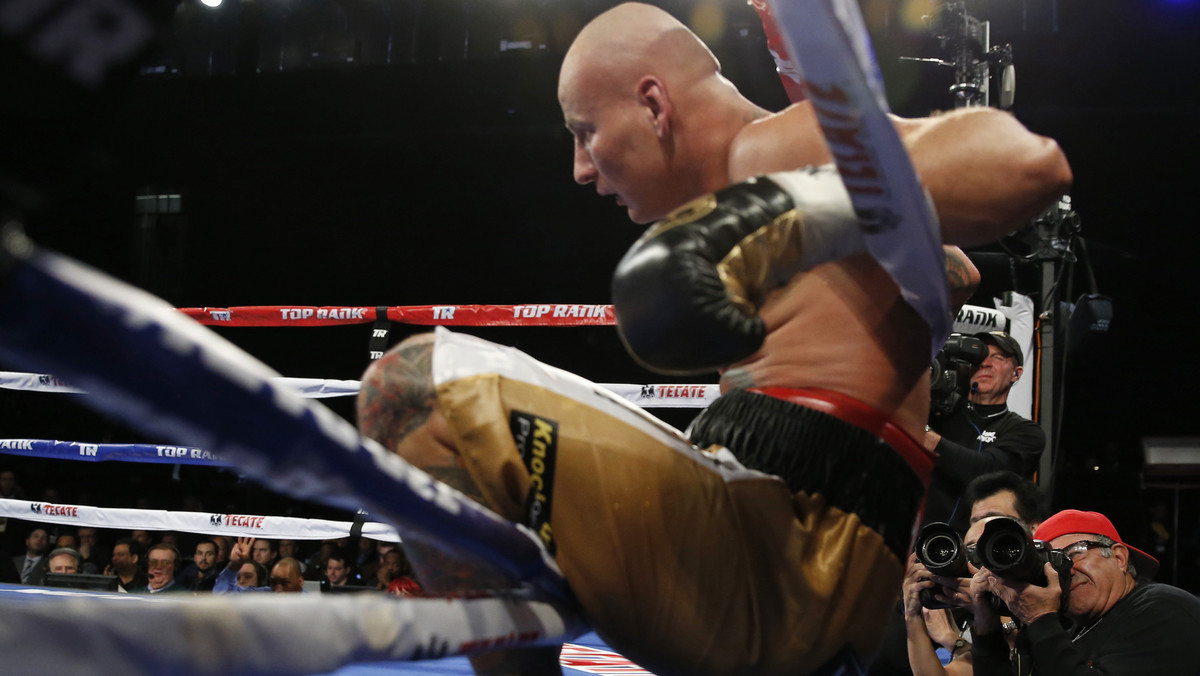 Artur Szpilka nie jest już niepokonany na zawodowym ringu. W nowojorskim Madison Square Garden Theatre przegrał w 10. rundzie przez techniczny nokaut z Bryantem Jenningsem. Udowodnił w ten sposób samemu sobie, że do poważnych walk musi jeszcze dojrzeć.