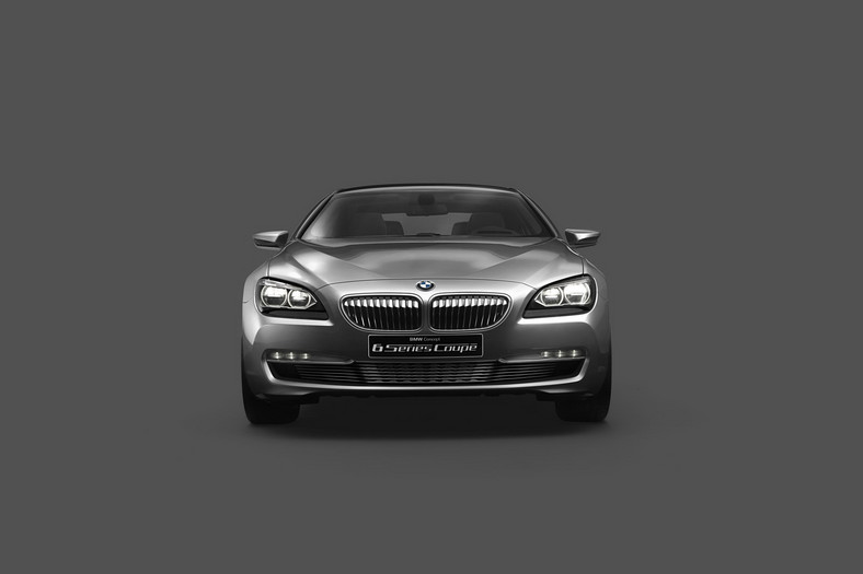 BMW Concept 6 Coupé ozdobą  paryskiego stoiska