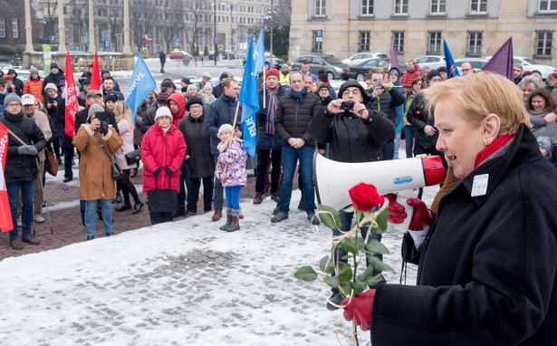 Róża Thun na manifestacji sprzeciwu wobec działań skrajnych nacjonalistów