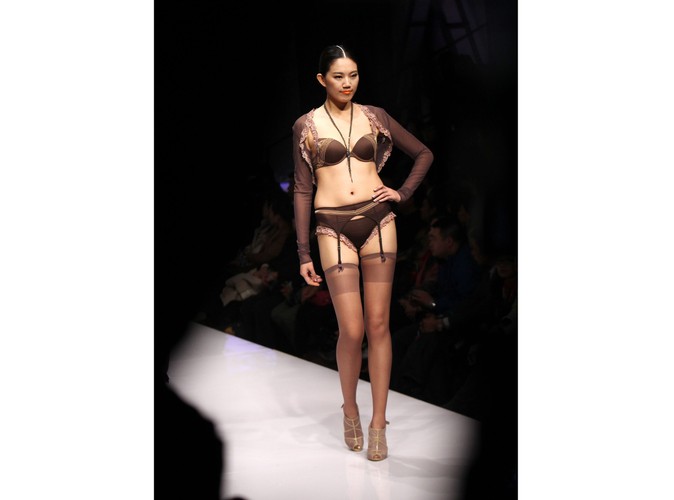 Prezentacja projektów konkursowych China Fashion Week w Pekinie