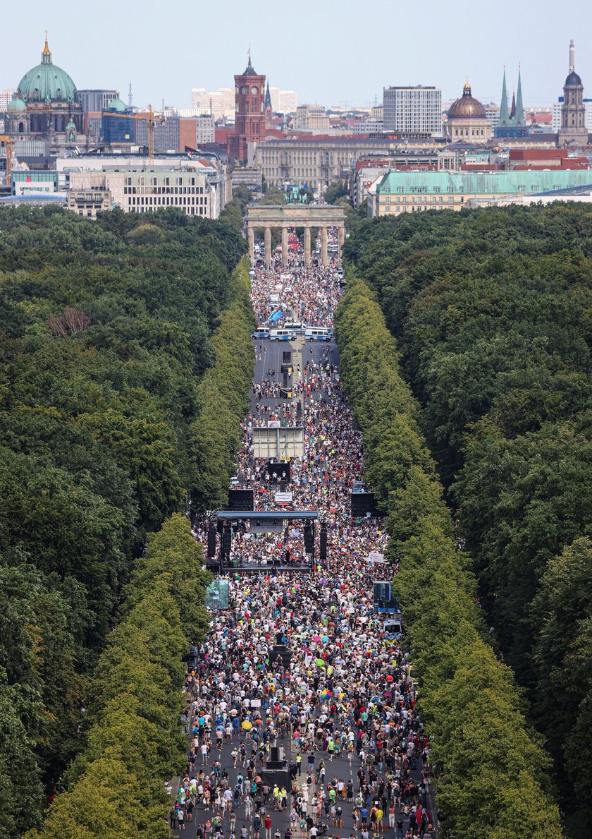 Koronawirus w Niemczech: protesty przeciwko restrykcjom