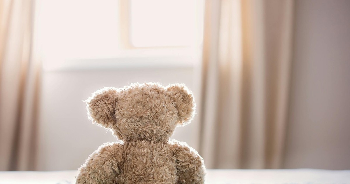 Kínozták és féregnek hívták a nevelőszülei a kétéves kisfiút, akinek a holttestét egy csomagtartóban találták meg – videó