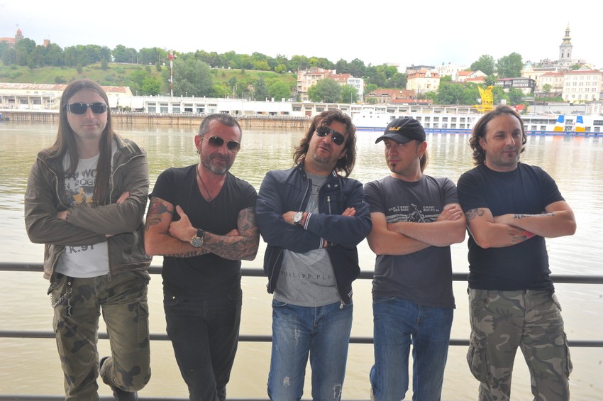 Na splavu na kom je počeo karijeru: Aca Lukas i njegovi momci