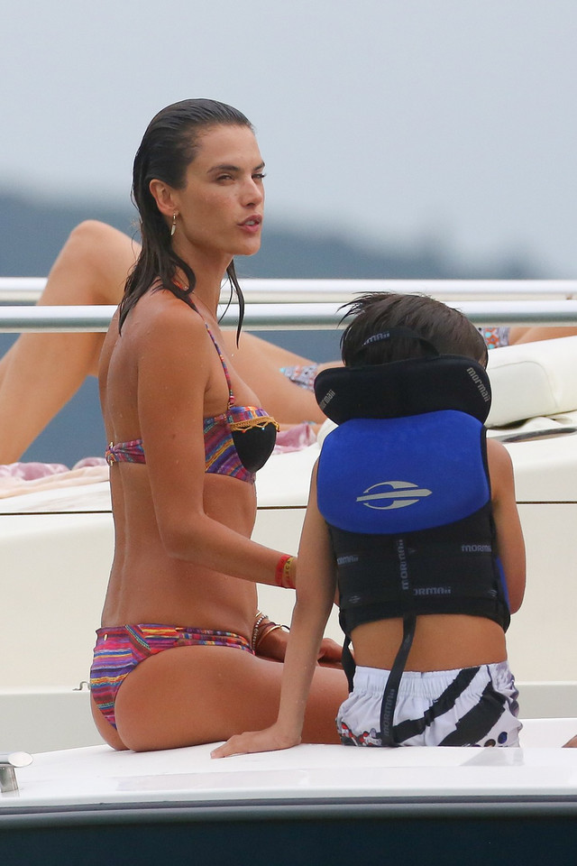 Alessandra Ambrosio na wakacjach