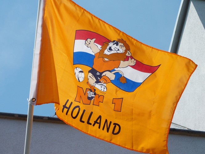 Holandia – pomarańczowi są teoretycznie czwartą drużyną świata i trzecią w Europie. W historycznym zestawieniu mistrzostw Europy zajmują drugie miejsce. Pomimo ośmiu występów w turnieju „pomarańczowi” triumfowali tylko raz w 1988 r. Holandia jest jednak zwycięzcą tegorocznych finałów pod względem PKB na mieszkańca. 42,183 USD to dziewiąty wynik na świecie.