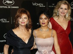 Hayek, Sarandon i Davis 'pozamiatały' dekoltami czerwony dywan w Cannes