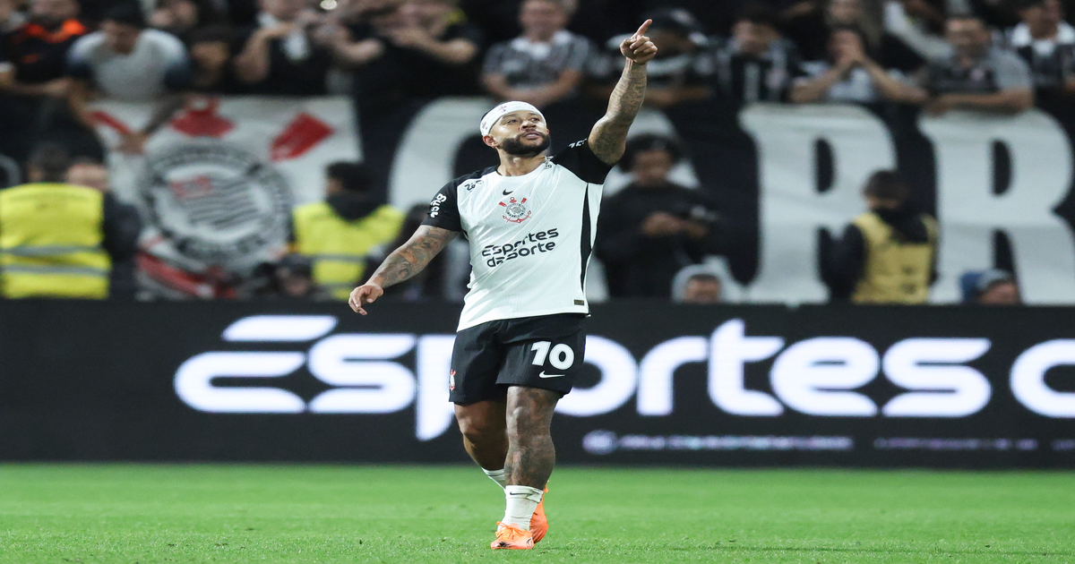 Depay schiet Corinthians met panna naar 3-1 zege op São Paulo