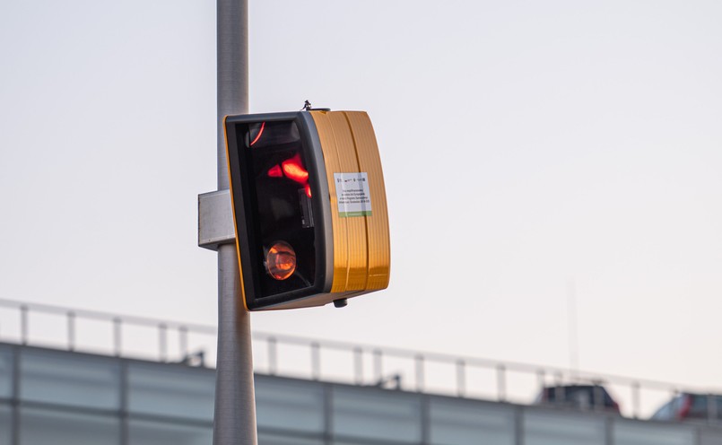 Fotoradar TraffiStar SR390 na Al. Jerozolimskich w Warszawie