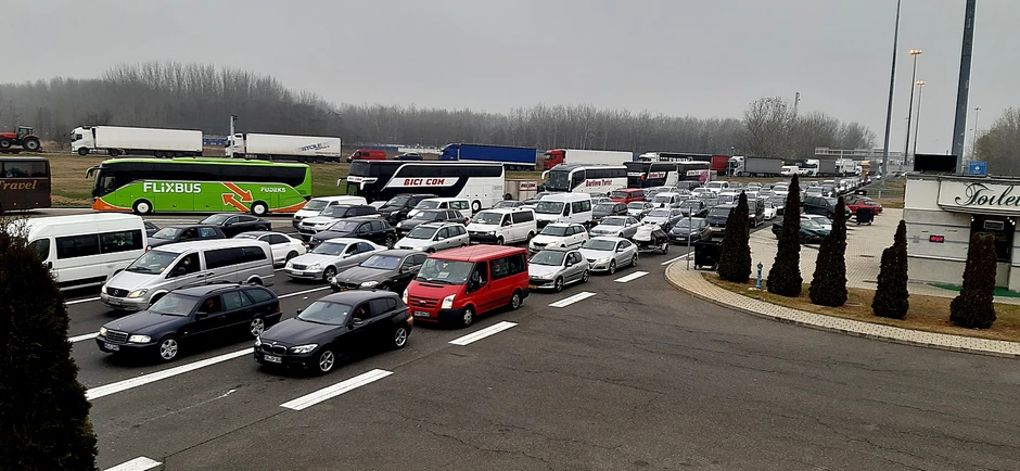 Granični prelaz Horgoš, gužva u međuzoni