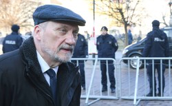 Macierewicz o sprawie Skripala: Byłoby na miejscu, gdyby Polska przy okazji podniosła kwestię katastrofy smoleńskiej