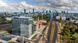 Warszawa Zachodnia pięknieje. Pierwszy biurowiec West Station gotowy