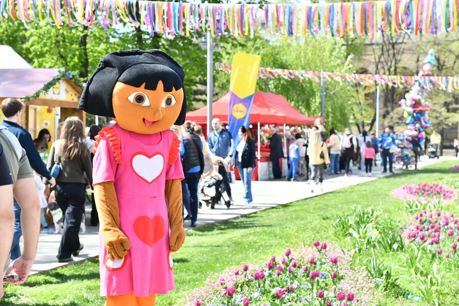 Maskote, žobgleri, štulaši