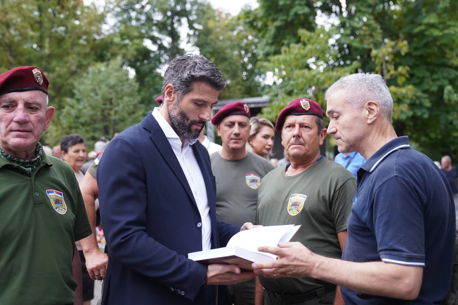 Gradonačelnik Beograda Aleksandar Šapić prisustvovao parastosu u Crkvi Svetog Marka povodom obeležavanja Dana sećanja na sve stradale i prognane u oružanoj akciji „Oluja”