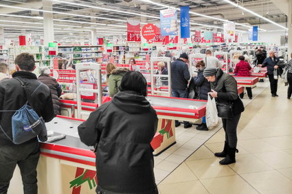 Ekonomiści prognozują silny wzrost wydatków Polaków. Dwie nieprzyjemne konsekwencje