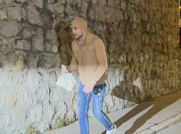 DA LI JE OVO ZAISTA CECIN NASLEDNIK?! Veljko Ražnatović pozirao u automobilu, BRKOVI NA NJEGOVOM LICU izmamili brdo reakcija (FOTO)