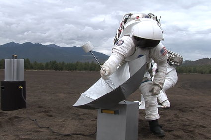 Oto jak NASA testuje skafandry kosmiczne, w których astronauci wrócą na Księżyc