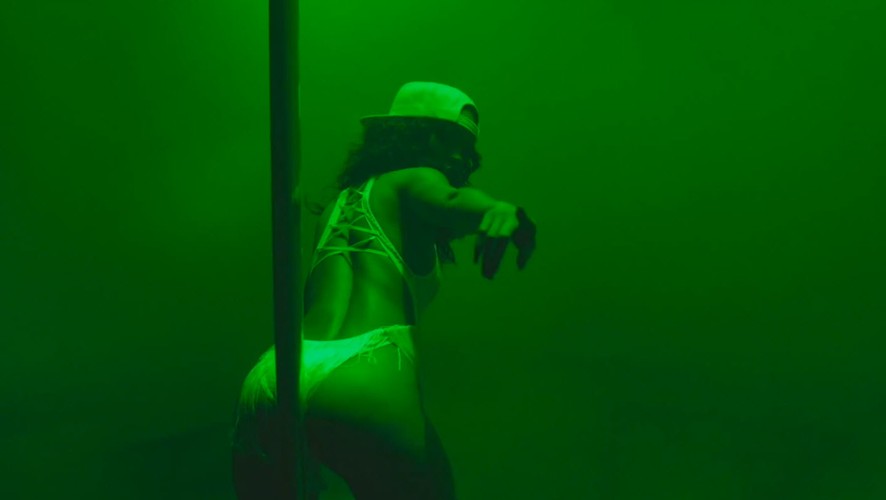 Rihanna w klipie do 'Pour It Up'