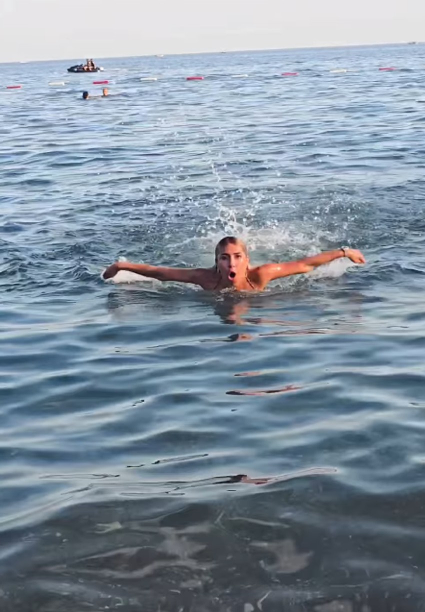 Jovana Jeremić na plaži