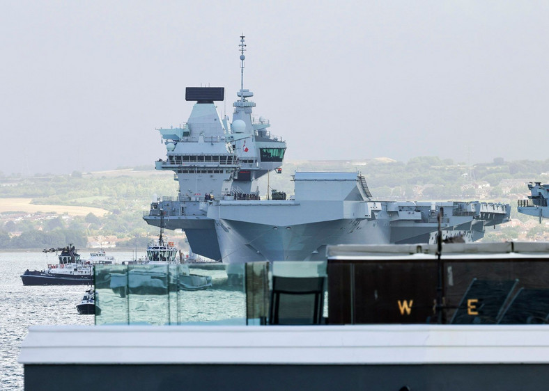 HMS Queen Elizabeth rozpoczyna podróż do USA