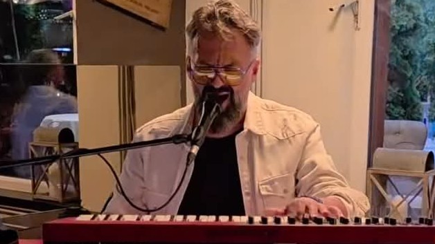 Marián Čekovský na súkromnom žúre.