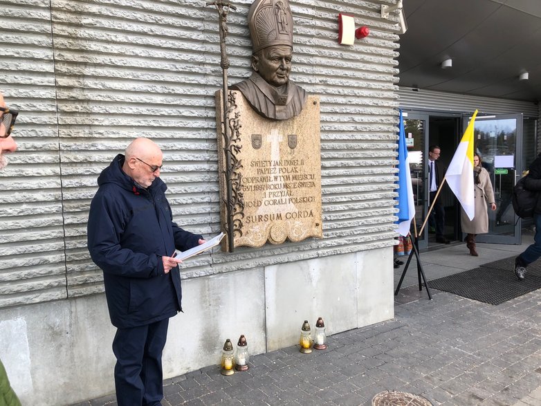 Manifestacja małopolskich samorządowców w obronie godności i dobrego imienia Jana Pawła II. Zakopane. Wielka Krokiew