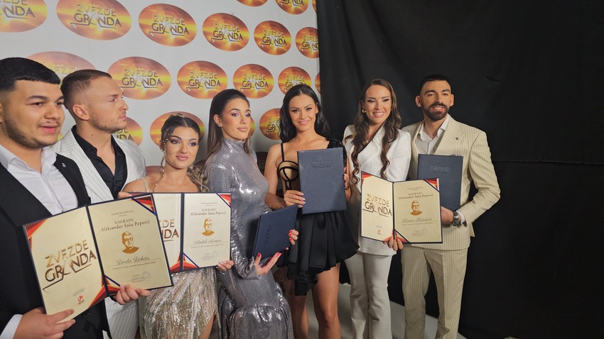 Plakete sa likom Saše Popovića