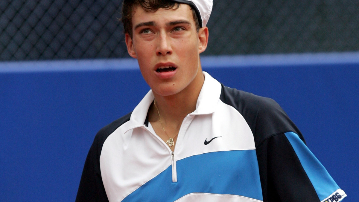 Jerzy Janowicz odpadł w półfinale tenisowego challengera Poznań Porsche Open (pula nagród 100 tys. dolarów), rozgrywanego na kortach poznańskiej Olimpii. 19-letni łodzianin uległ Australijczykowi polskiego pochodzenia Peterowi Luczakowi (rozstawionemu z nr 7) 4:6, 2:6.