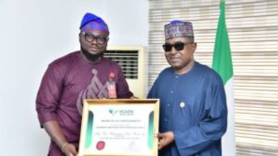 The Executive Director, Vanguard Against Drug Abuse (VGADA) and the Chairman, National Drug Law Enforcement Agency (NDLEA) retired Brig. Gen. Buba Marwa during one of the NGO’s visit to the NDLEA headquarters, Abuja