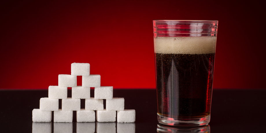 Prezes NFZ stwierdził, że dobrze byłoby zacząć od zwiększenia akcyzy na napoje słodzone. "Cukier jest odpowiedzialny za bardzo wiele chorób" – przypomniał.