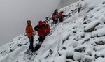 Tatry: Grupa turystów utknęła na zaśnieżonej przełęczy. Poszli w góry w krótkich spodenkach