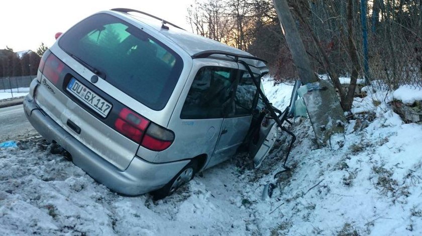 Zasnął za kierownicą. Zatrzymał się w rowie