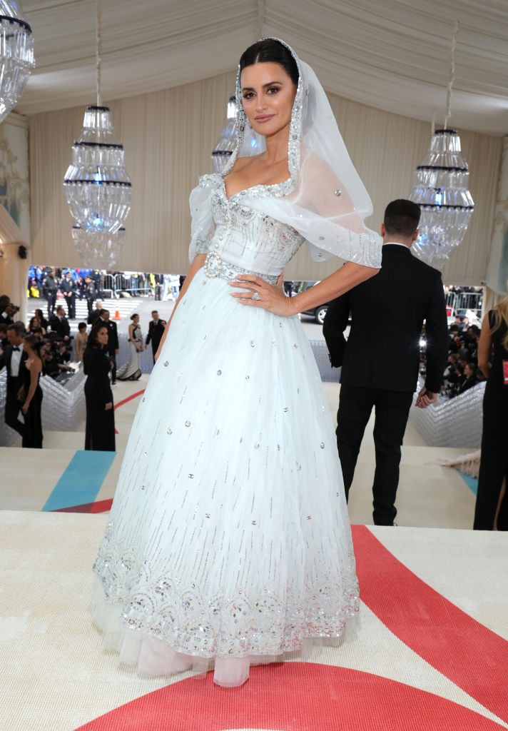 Penélope Cruz Chanel-menyasszonyként érkezett a Met-gálára