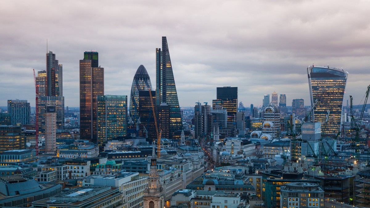 Wymiana urzędników, dzielenie się muzealnymi eksponatami, a także kampania 'London is Yours' - to tylko niektóre pomysły na 'zbliżenie' Londynu do reszty kraju, która patrzy na brytyjską stolicę z rezerwą.