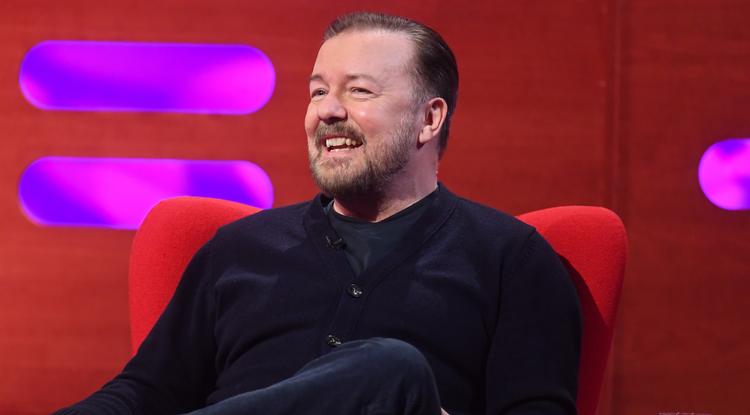 Ricky  Gervais a BBC stúdiójában 2022 januárjában