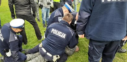 Bitwa mieszkańców z policją. Poszarpali się o śmieci