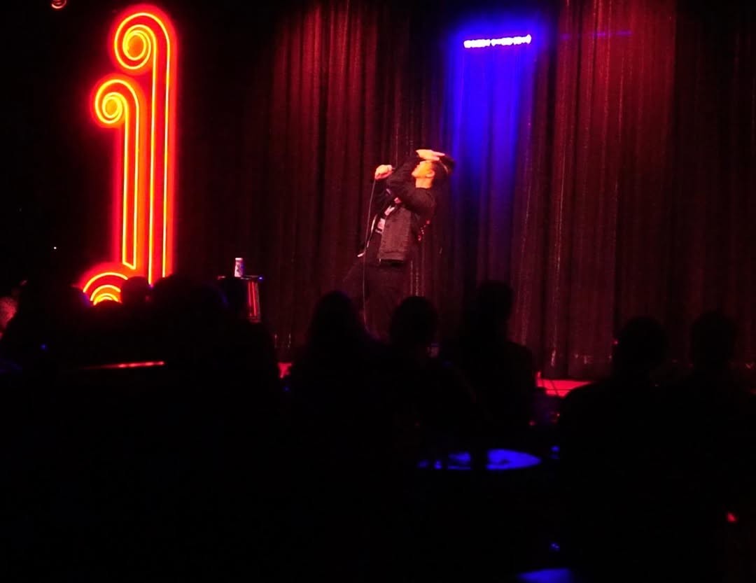 Herec a stand-up komik Alex Duong. 