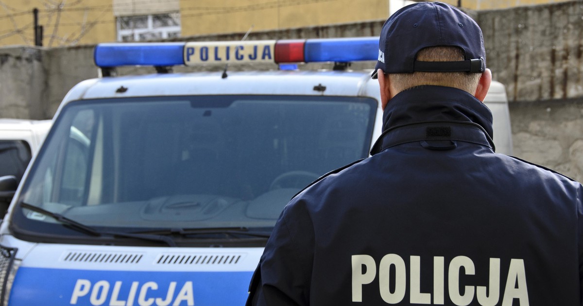 Policyjny pościg za kobietą w Gdyni. Wiozła poszukiwanego i staranowała radiowóz