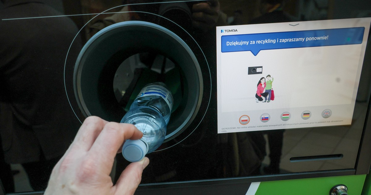 Sklep odbierze puszki i butelki spod drzwi. Sieć uruchamia odbiór opakowań bez wychodzenia z domu