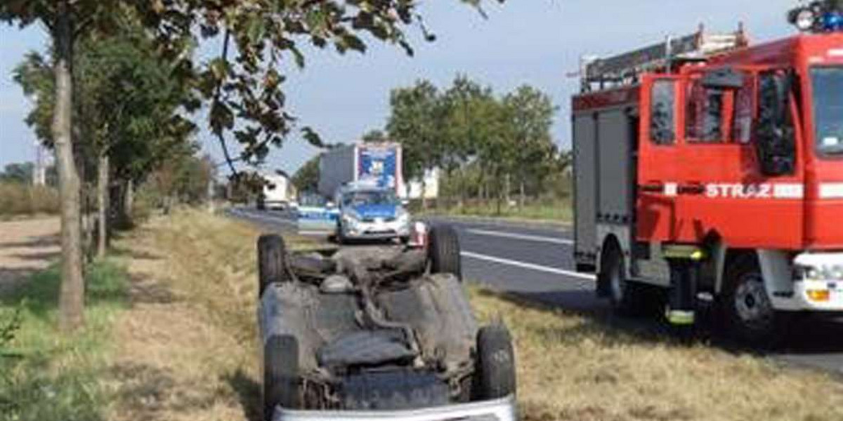 Dachował przez komórkę, bo dzwoniła mama!