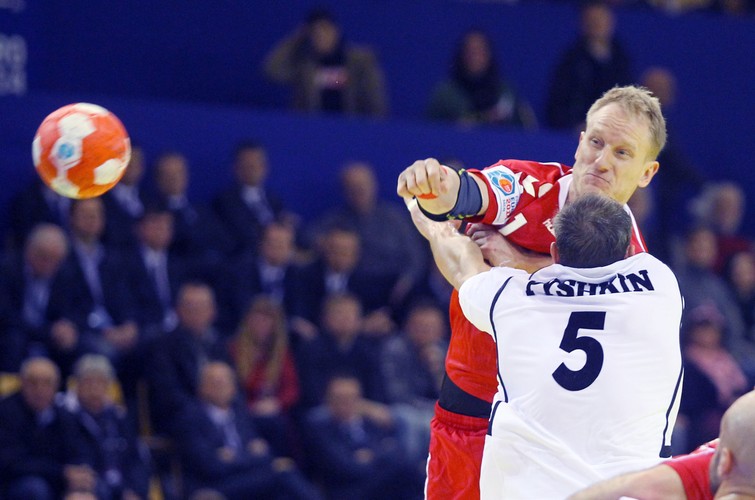 Polscy piłkarze ręczni wygrali z Rosją 24:22 (10:14)