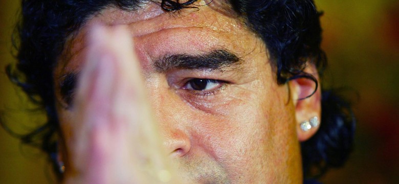 Selfie z Maradoną... w trumnie. Skandaliczne zachowanie pracownika zakładu pogrzebowego