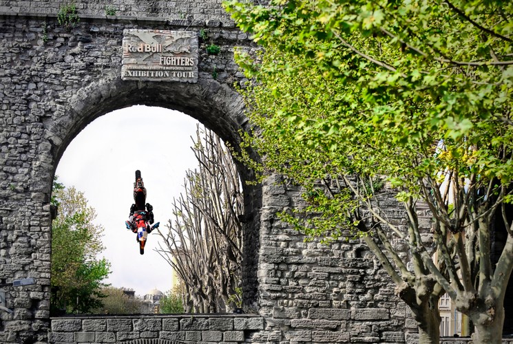 Udało mu się przelecieć do góry nogami