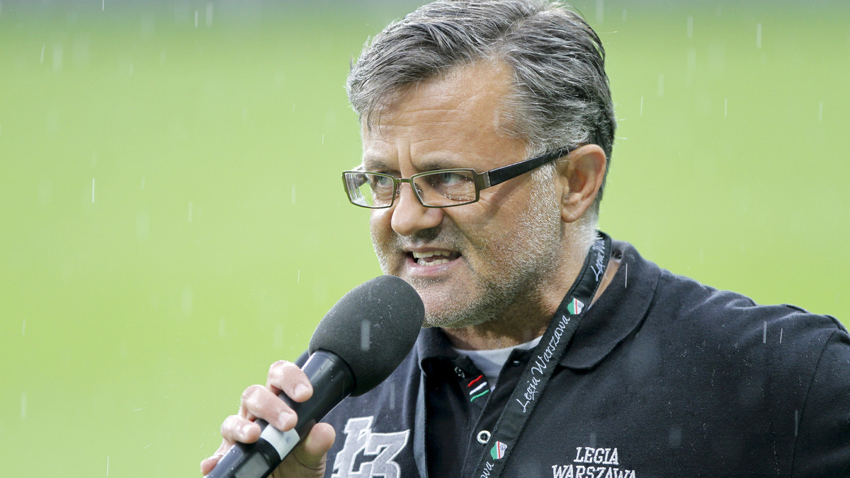 Zwykle pozostają niezauważeni, ale zależy od nich więcej niż by się wydawało. Mogą też wpływać na emocje kibiców przychodzących na stadion. - Spiker to jedna z najważniejszych osób na stadionie, jeśli chodzi o bezpieczeństwo - nie ma wątpliwości Paweł Jańczyk, który w Koronie Kielce łączy tę szczególną rolę z funkcją rzecznika prasowego klubu.