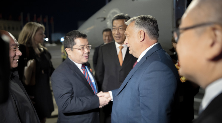 Orbán Viktor megérkezett Pekingbe /Fotó: MTI/Miniszterelnöki Sajtóiroda/Fischer Zoltán