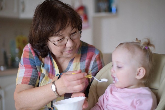 Dok su unuci mali, bake lakše izlaze na kraj sa njima